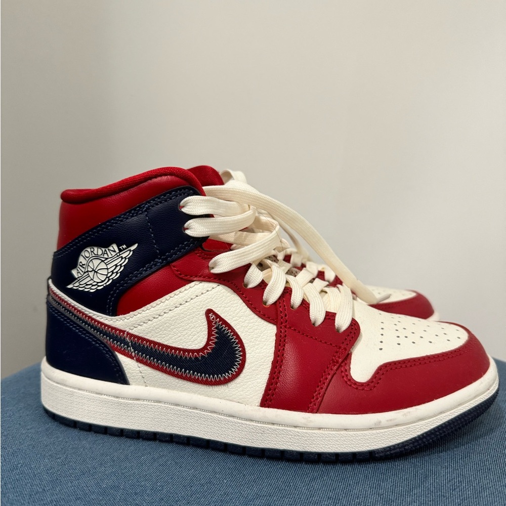Nike Air Jordan 1 Mid SE Women's Shoes